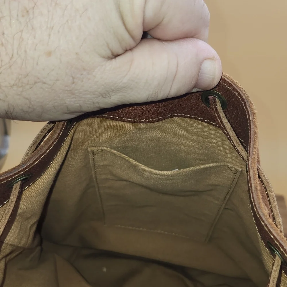 CLEARANCE! Lucky Brand 100% Real Leather Bucket Bag, Like New Condition - Picture 5 of 7